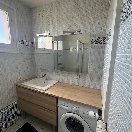 2 Pieces 500 M De La Apartment